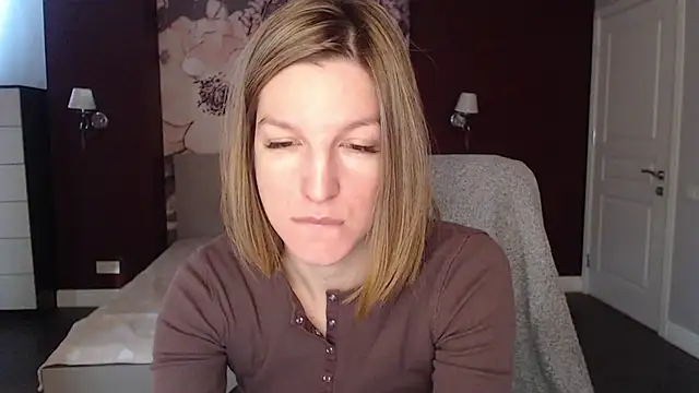 Snapshot of EmilyWalkeri chatting on 01/08/25, 07:45 EmilyWalkeri online show from 01/08/25, 07:45