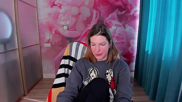 Snapshot of EmilyWalkeri chatting on 03/21/25, 10:06 EmilyWalkeri online show from 03/21/25, 10:06