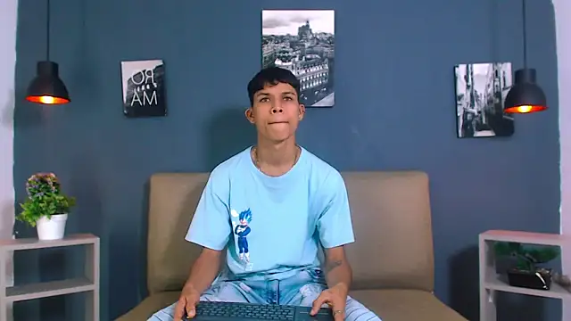 Snapshot of Levis_Montes chatting on 12/16/24, 12:49 Levis Montes online show from 12/16/24, 12:49