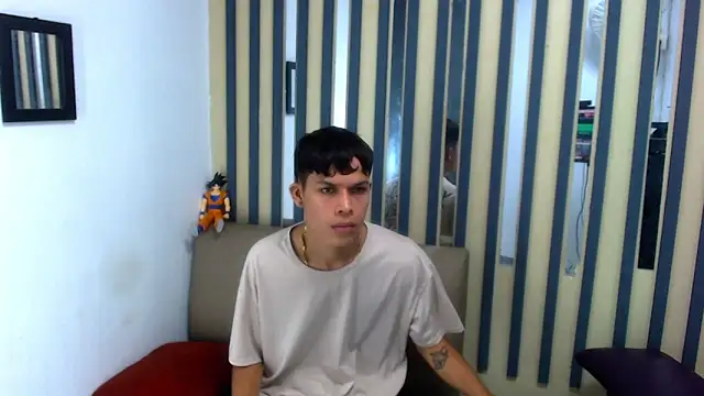 Snapshot of Levis_Montes chatting on 12/18/24, 12:51 Levis Montes online show from 12/18/24, 12:51