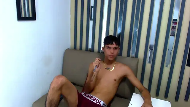 Snapshot of Levis_Montes chatting on 12/18/24, 07:08 Levis Montes online show from 12/18/24, 07:08