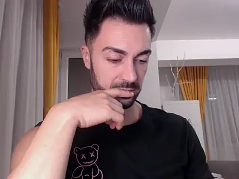 Snapshot of GoldenMark chatting on 11/15/25, 10:04 GoldenMark online show from 11/15/25, 10:04