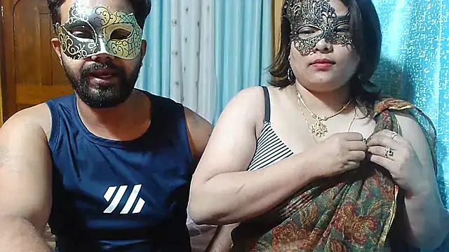 Snapshot of Cutehornycouples chatting on 03/17/25, 07:15 Cutehornycouples online show from 03/17/25, 07:15