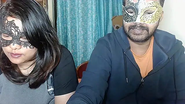 Snapshot of Cutehornycouples chatting on 10/23/25, 05:55 Cutehornycouples online show from 10/23/25, 05:55