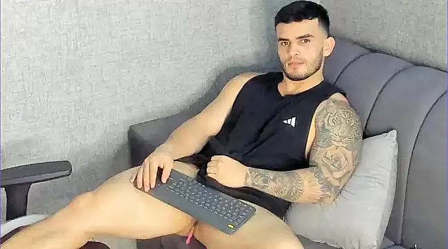 Ricardogo19 online show from 02/18/25, 12:04