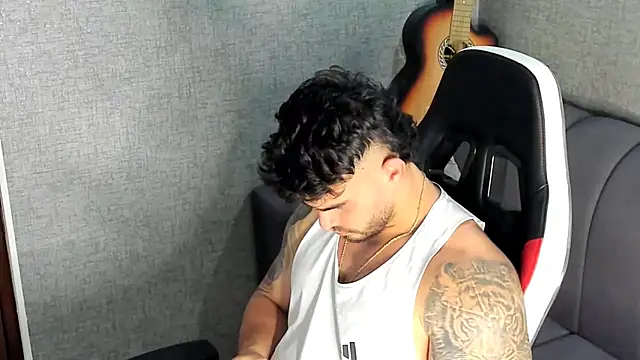 Ricardogo19 online show from 10/21/25, 09:37