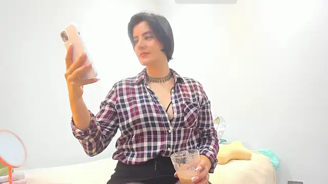Snapshot of Cristina_Vanegas631 chatting on 01/26/25, 11:06 Cristina Vanegas631 online show from 01/26/25, 11:06