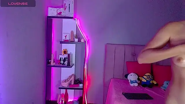 Snapshot of LoaLuxury chatting on 12/06/24, 10:52 LoaLuxury online show from 12/06/24, 10:52