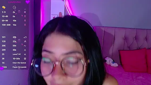 Snapshot of LoaLuxury chatting on 12/14/24, 01:39 LoaLuxury online show from 12/14/24, 01:39