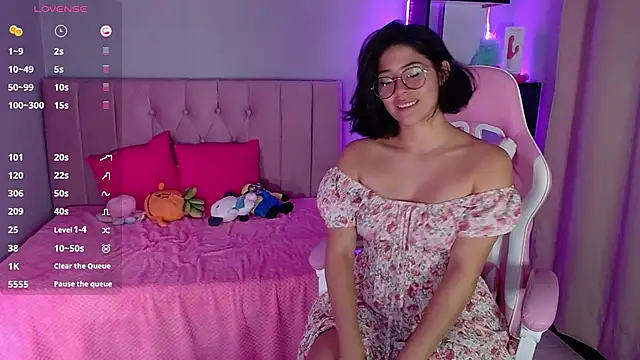 Snapshot of LoaLuxury chatting on 01/24/25, 02:07 LoaLuxury online show from 01/24/25, 02:07