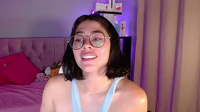 Snapshot of LoaLuxury chatting on 03/15/25, 12:47 LoaLuxury online show from 03/15/25, 12:47