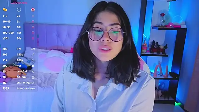 Snapshot of LoaLuxury chatting on 09/19/25, 05:46 LoaLuxury online show from 09/19/25, 05:46