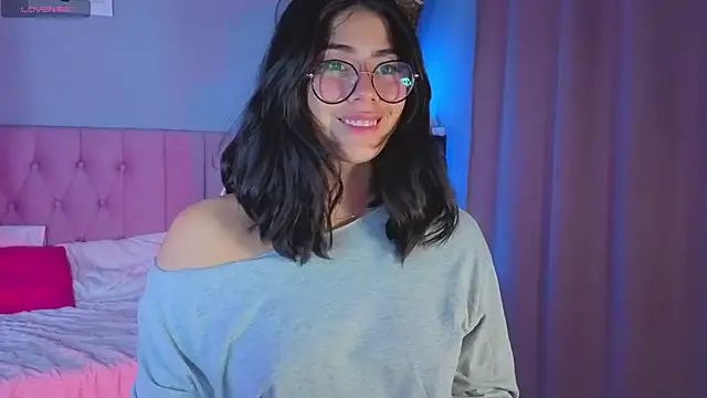 Snapshot of LoaLuxury chatting on 10/02/25, 12:06 LoaLuxury online show from 10/02/25, 12:06