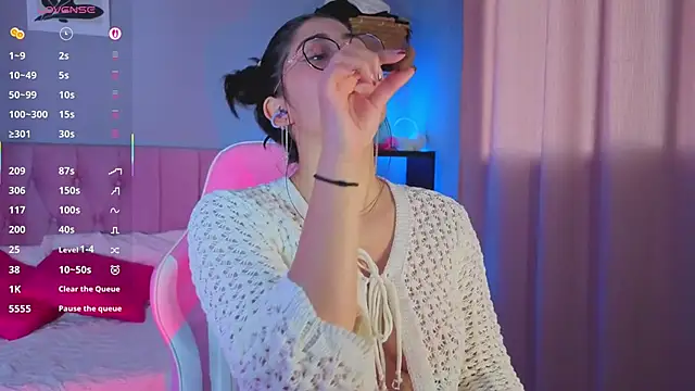 Snapshot of LoaLuxury chatting on 10/07/25, 05:54 LoaLuxury online show from 10/07/25, 05:54