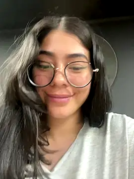 Snapshot of LoaLuxury chatting on 10/11/25, 09:13 LoaLuxury online show from 10/11/25, 09:13