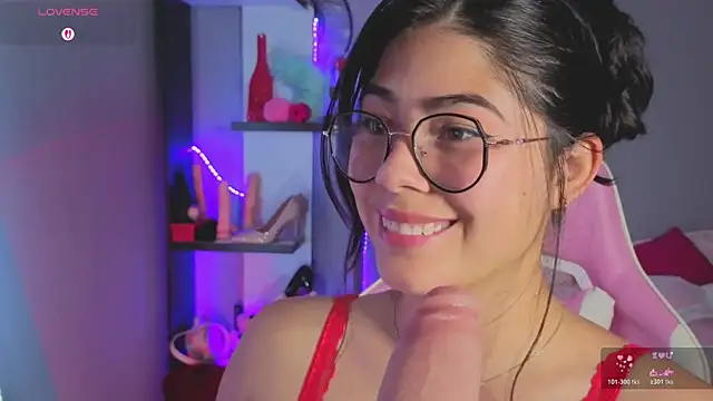 Snapshot of LoaLuxury chatting on 03/05/26, 09:00 LoaLuxury online show from 03/05/26, 09:00