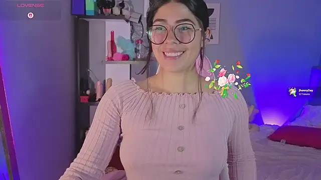 Snapshot of LoaLuxury chatting on 03/18/26, 08:56 LoaLuxury online show from 03/18/26, 08:56