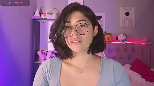 Snapshot of LoaLuxury chatting on 04/08/26, 11:32 LoaLuxury online show from 04/08/26, 11:32