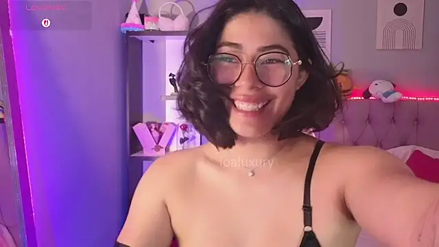 Snapshot of LoaLuxury chatting on 04/13/26, 05:40 LoaLuxury online show from 04/13/26, 05:40