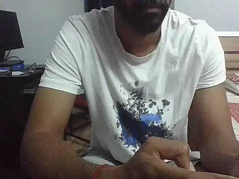 Snapshot of IndianEurope chatting on 04/12/26, 06:35 IndianEurope online show from 04/12/26, 06:35