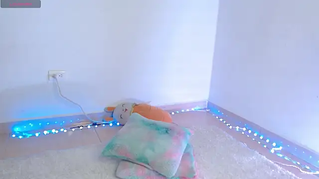 Emelyross  online show from 12/18/25, 06:03