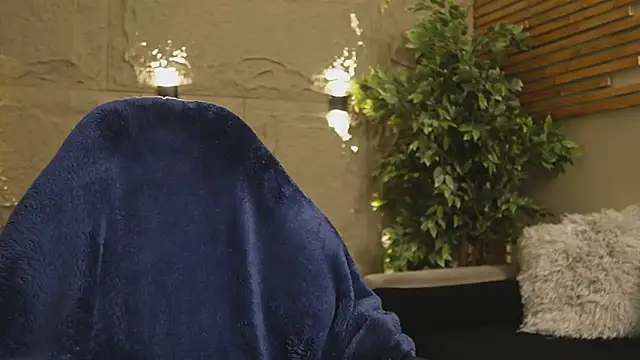 Logan Varela online show from 12/22/25, 02:14