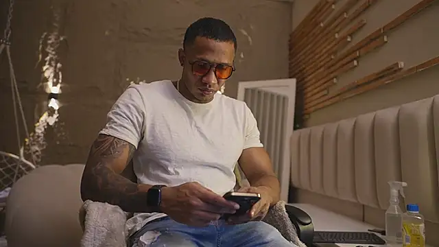 Logan Varela online show from 03/29/26, 03:12