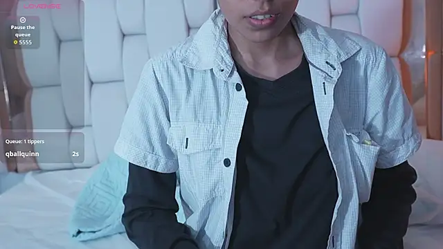 Snapshot of yourcuteneighbourr chatting on 04/17/26, 03:09 yourcuteneighbourr online show from 04/17/26, 03:09