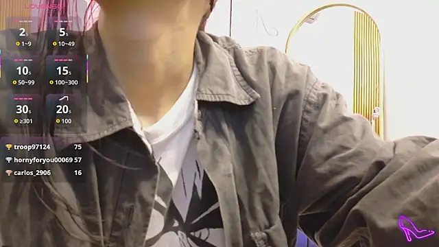 yourcuteneighbourr online show from 05/13/26, 02:53