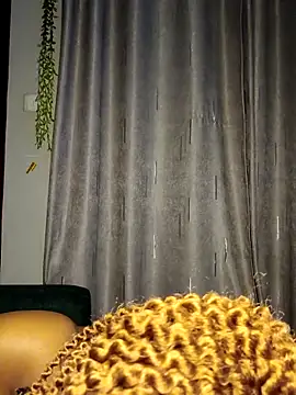 Snapshot of C-yoyo chatting on 03/21/26, 09:51 C-yoyo online show from 03/21/26, 09:51