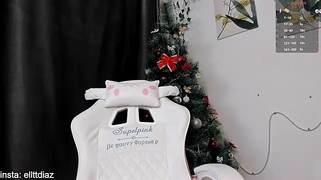 Snapshot of elliediaz chatting on 12/20/24, 03:31 elliediaz online show from 12/20/24, 03:31