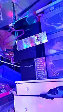 Snapshot of gurlnips chatting on 10/25/25, 07:27 gurlnips online show from 10/25/25, 07:27