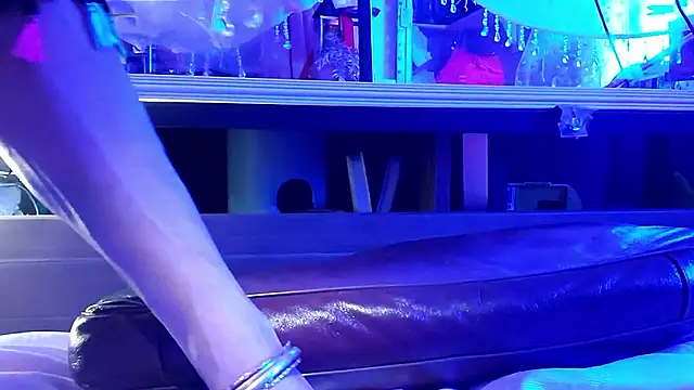 Snapshot of gurlnips chatting on 10/26/25, 09:59 gurlnips online show from 10/26/25, 09:59