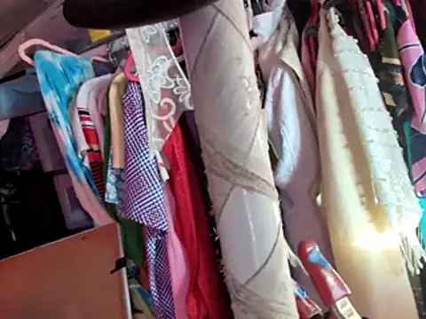 Snapshot of gurlnips chatting on 11/19/25, 10:10 gurlnips online show from 11/19/25, 10:10