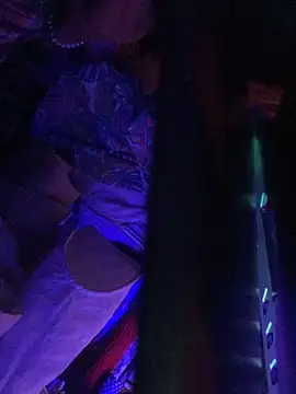 Snapshot of gurlnips chatting on 11/22/25, 05:06 gurlnips online show from 11/22/25, 05:06