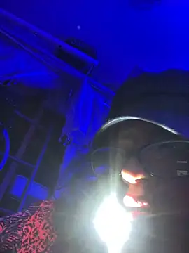 Snapshot of gurlnips chatting on 11/23/25, 10:15 gurlnips online show from 11/23/25, 10:15