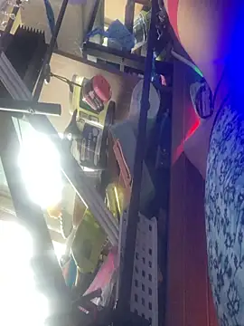 Snapshot of gurlnips chatting on 11/26/25, 06:31 gurlnips online show from 11/26/25, 06:31