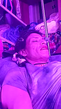 Snapshot of gurlnips chatting on 12/15/25, 04:06 gurlnips online show from 12/15/25, 04:06