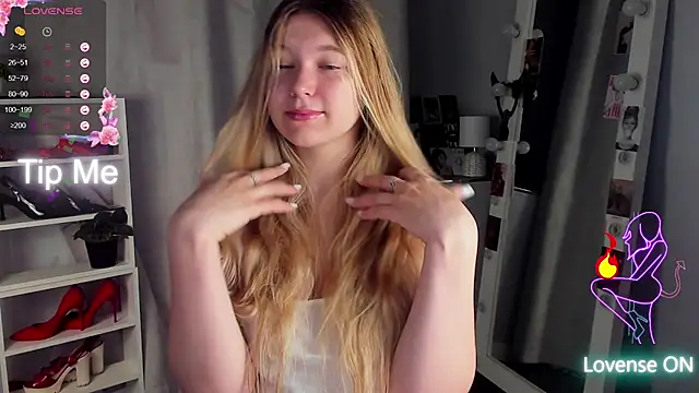 Rebecca Kelly online show from 09/28/25, 01:55