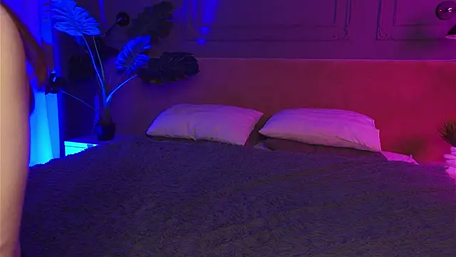 Liv Fay online show from 10/04/25, 02:37