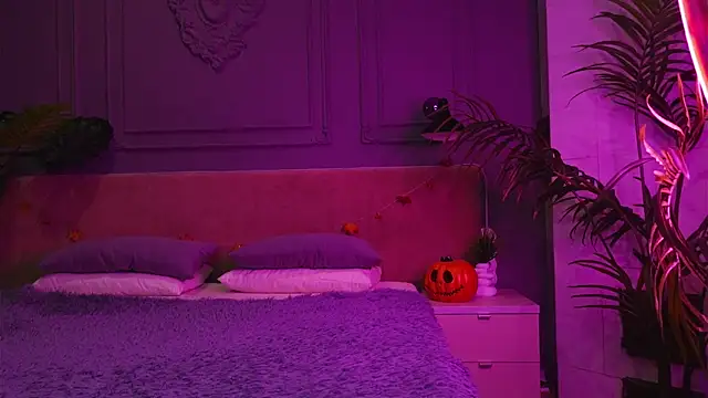 Liv Fay online show from 11/04/25, 02:16