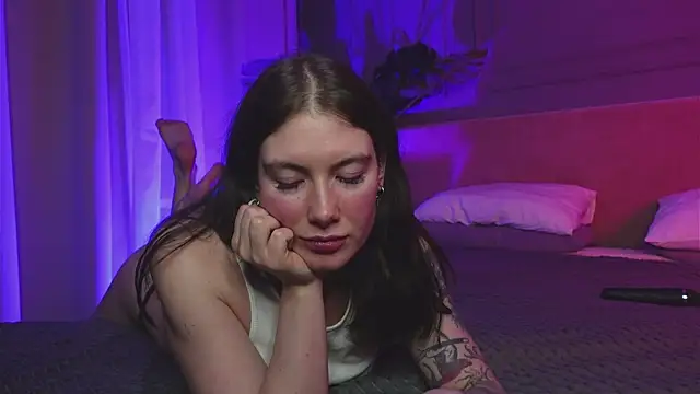 Snapshot of Liv_Fay chatting on 11/13/25, 03:22 Liv Fay online show from 11/13/25, 03:22