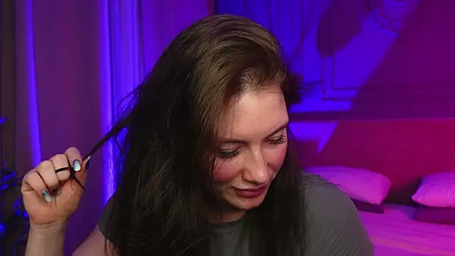 Snapshot of Liv_Fay chatting on 11/21/25, 02:49 Liv Fay online show from 11/21/25, 02:49