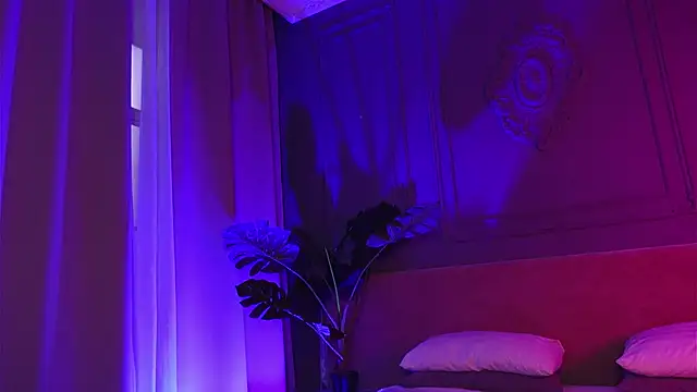 Snapshot of Liv_Fay chatting on 11/22/25, 01:32 Liv Fay online show from 11/22/25, 01:32