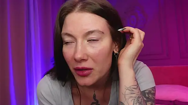 Snapshot of Liv_Fay chatting on 11/25/25, 01:55 Liv Fay online show from 11/25/25, 01:55