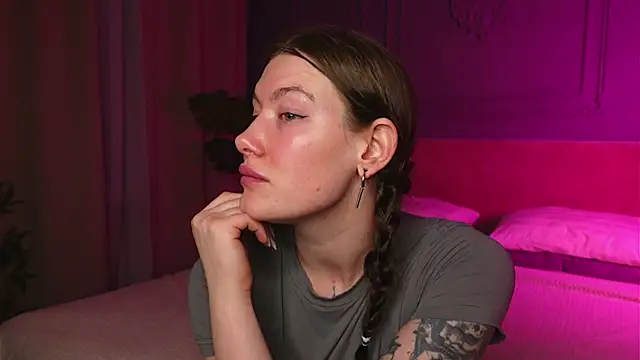 Snapshot of Liv_Fay chatting on 11/29/25, 01:36 Liv Fay online show from 11/29/25, 01:36