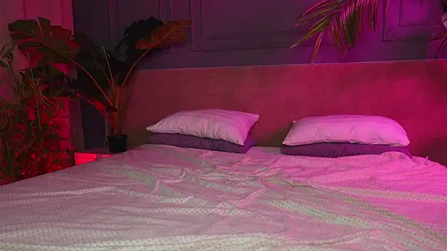 Snapshot of Liv_Fay chatting on 12/04/25, 02:04 Liv Fay online show from 12/04/25, 02:04