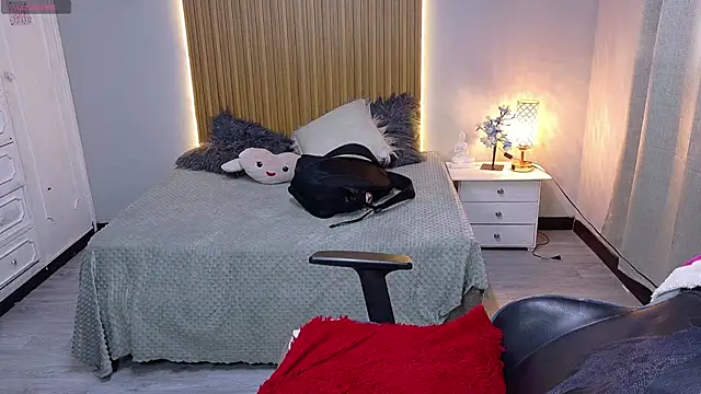 Snapshot of sailor_moon07 chatting on 09/14/25, 01:10 sailor moon07 online show from 09/14/25, 01:10