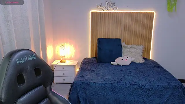 Snapshot of sailor_moon07 chatting on 04/21/26, 04:30 sailor moon07 online show from 04/21/26, 04:30