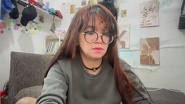 Snapshot of Pinkyrose111 chatting on 12/21/25, 05:42 Pinkyrose111 online show from 12/21/25, 05:42